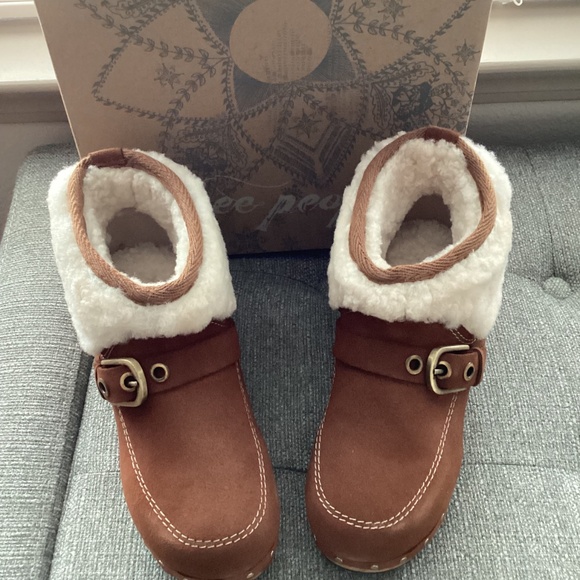 Free People Oak Genuine Shearling Clog Boot (Women) 6.5M - Picture 12 of 13